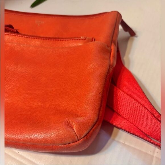 Fossil coral orange leather Vibrant Leather Crossbody Bag - Picture 5 of 8